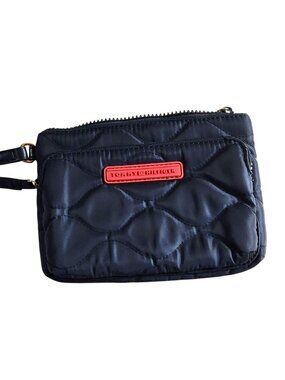 Tommy Hilfiger Wristlet Pouch wallet Zipper Closure Detachable Strap quilted